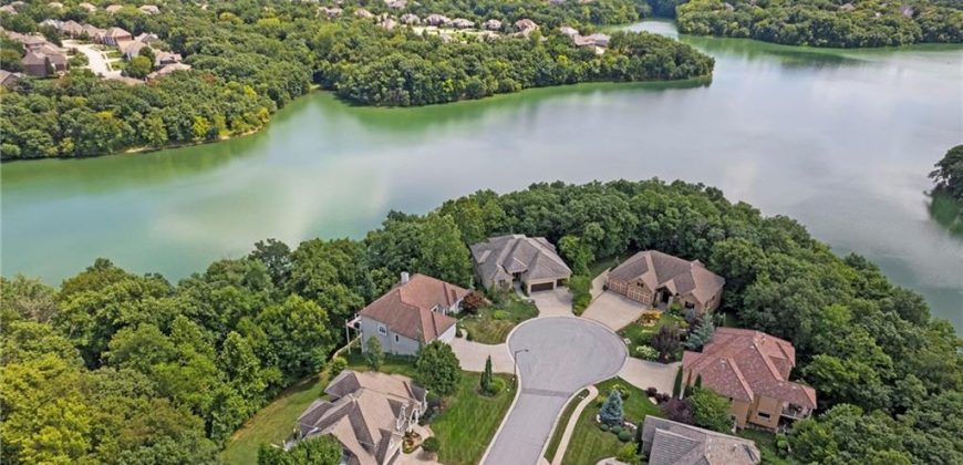 Homes for Sale in Parkville, MO 64152 | 8190  Shoreline Drive