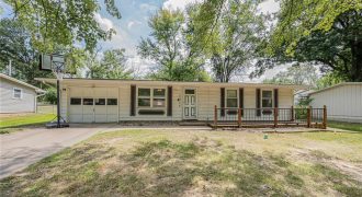Homes for Sale in Liberty, MO 64068 | 1317  Park Lane