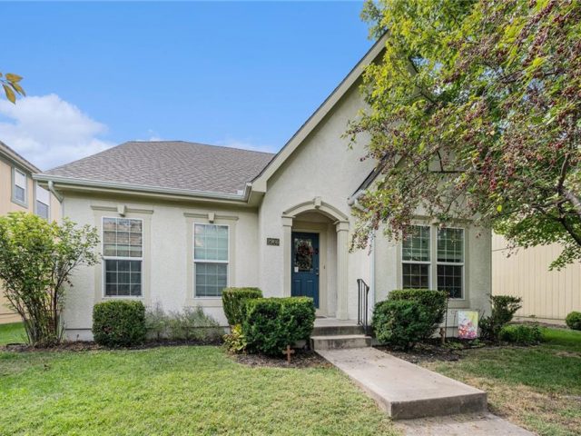 Homes for Sale in Kansas City, MO 64116 | 2906  Gentry Park
