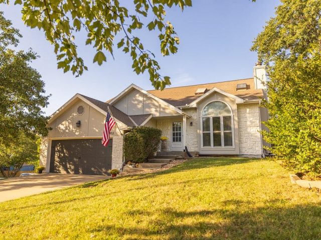 Homes for Sale in Kansas City, MO 64151 | 6453 N Amoret Avenue