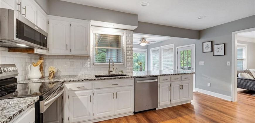 Homes for Sale in Kansas City, MO 64118 | 7824 N Park Avenue