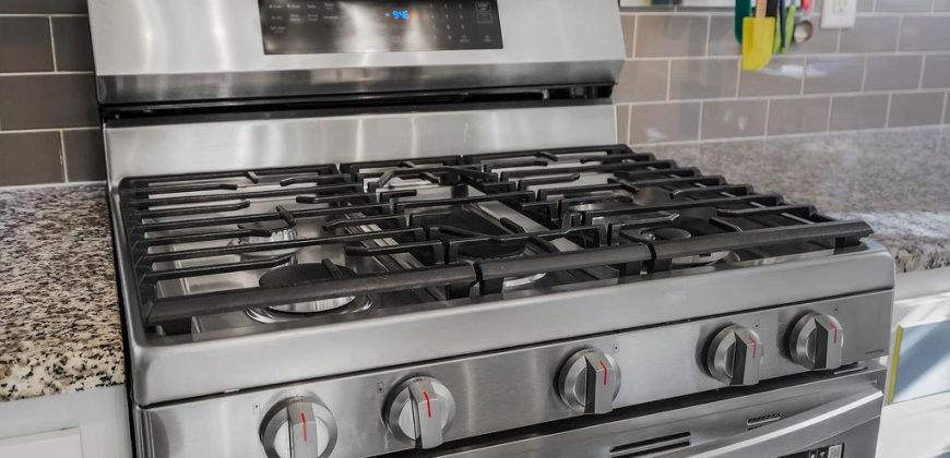 Homes for Sale in Kansas City, MO 64118 | 903 NW 62nd Terrace