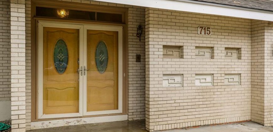 Homes for Sale in Lake Waukomis, MO 64151 | 715 NW South Shore Drive