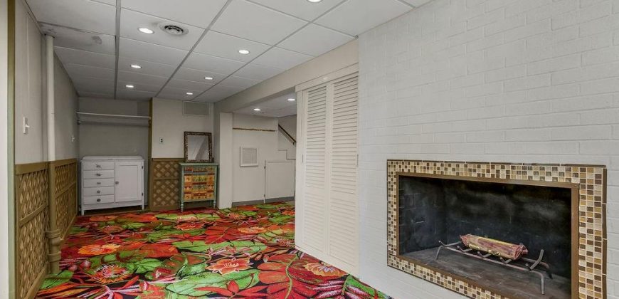 Homes for Sale in Lake Waukomis, MO 64151 | 715 NW South Shore Drive