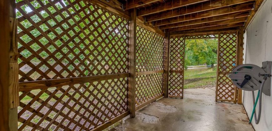 Homes for Sale in Lake Waukomis, MO 64151 | 715 NW South Shore Drive