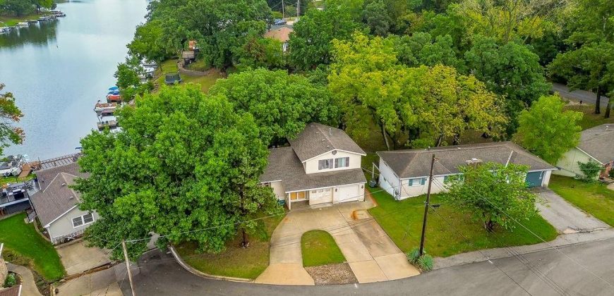 Homes for Sale in Lake Waukomis, MO 64151 | 715 NW South Shore Drive