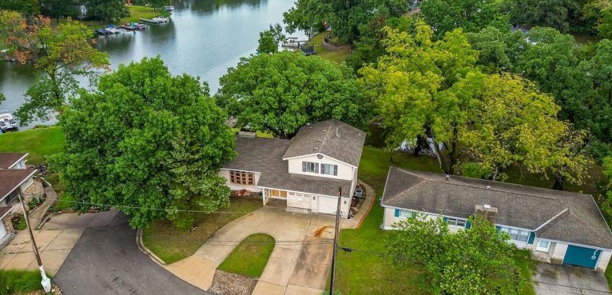 Homes for Sale in Lake Waukomis, MO 64151 | 715 NW South Shore Drive