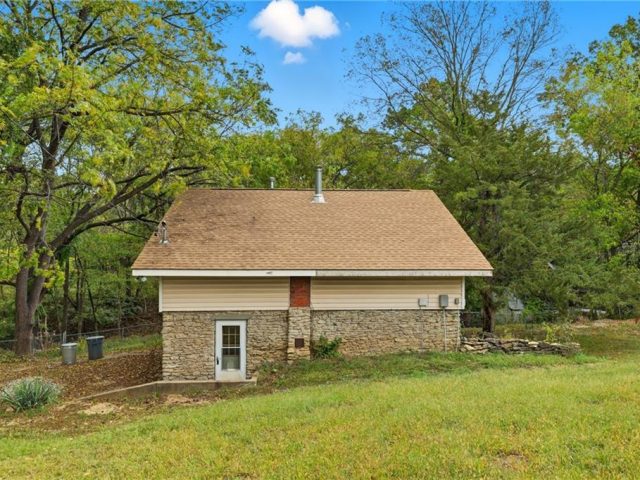 Homes for Sale in Kansas City, MO 64151 | 5417 NW Hillside Road