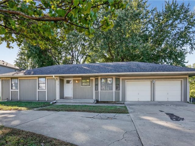 Homes for Sale in Kansas City, MO 64155 | 819 NE Cookingham Drive
