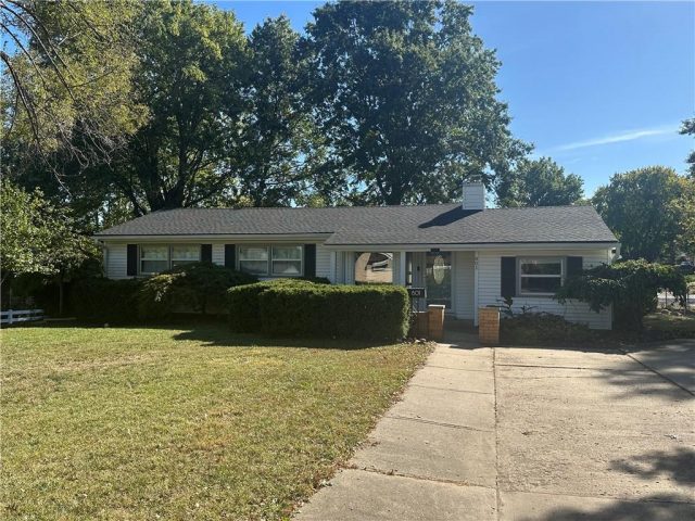 Homes for Sale in Gladstone, MO 64118 | 801 NE 61st Street