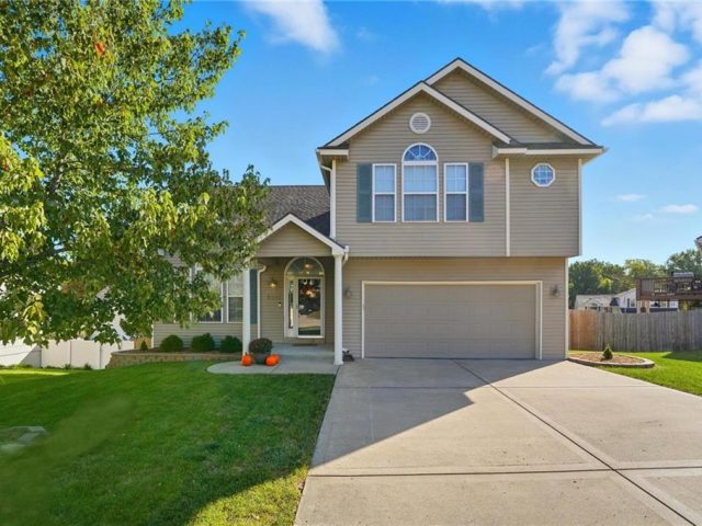 Homes for Sale in Kansas City, MO 64119 | 8015 N Kensington Avenue