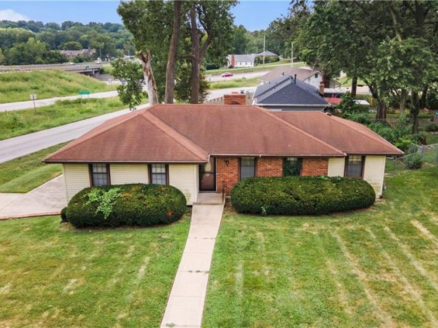 Homes for Sale in Kansas City, MO 64118 | 829 NW 69th Street