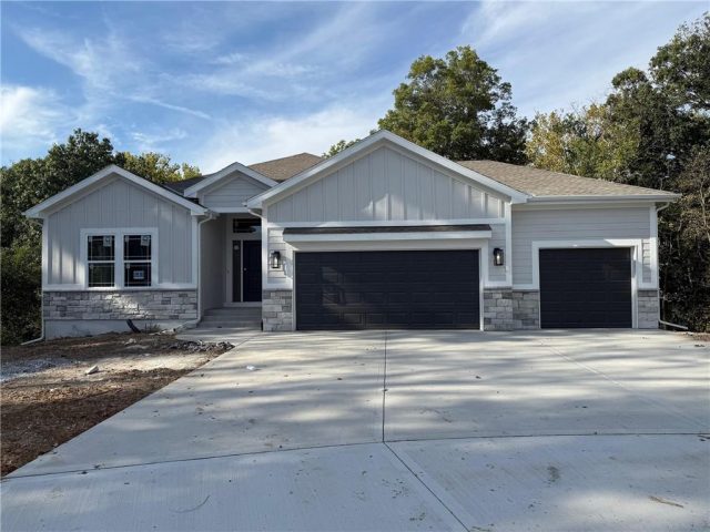 Homes for Sale in Kearney, MO 64060 | 1300  Melissa Court