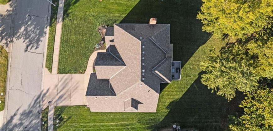 Homes for Sale in Parkville, MO 64152 | 7808 NW Twilight Place Homes for Sale in Parkville, MO 64152 | 7808 NW Twilight Place