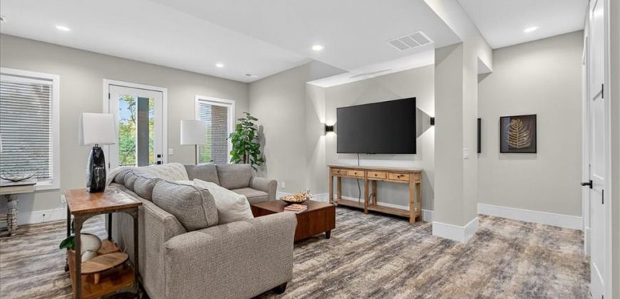 Homes for Sale in Parkville, MO 64152 | 8170  Westlake Drive