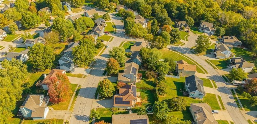 Homes for Sale in Liberty, MO 64068 | 1537  Canterbury Lane