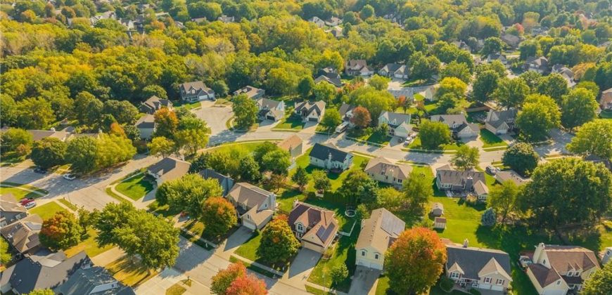 Homes for Sale in Liberty, MO 64068 | 1537  Canterbury Lane