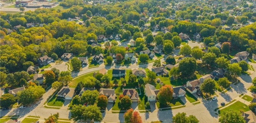 Homes for Sale in Liberty, MO 64068 | 1537  Canterbury Lane