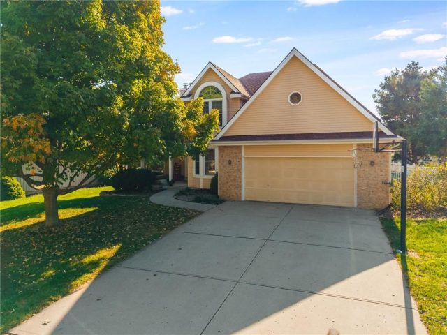 Homes for Sale in Liberty, MO 64068 | 1537  Canterbury Lane
