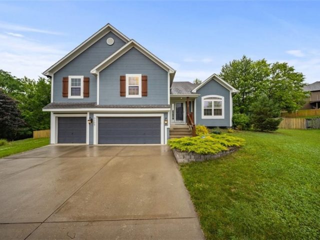 Homes for Sale in Kansas City, MO 64155 | 9209 N Euclid Court