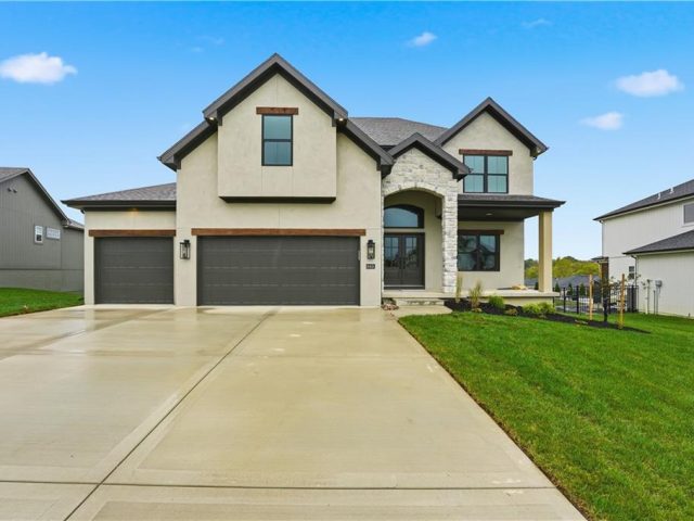 Homes for Sale in Kansas City, MO 64153 | 8401 NW 90th Street