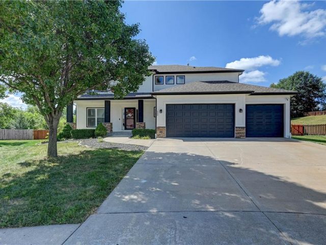 Homes for Sale in Kearney, MO 64060 | 400 S Eddie Avenue