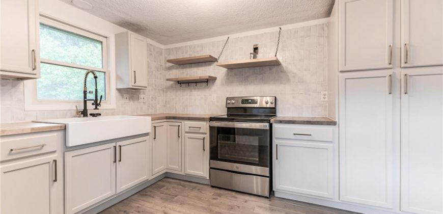 Homes for Sale in Kansas City, MO 64151 | 5018 NW Huonker Road