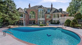 Homes for Sale in Parkville, MO 64152 | 8000 NW Timbercrest Place