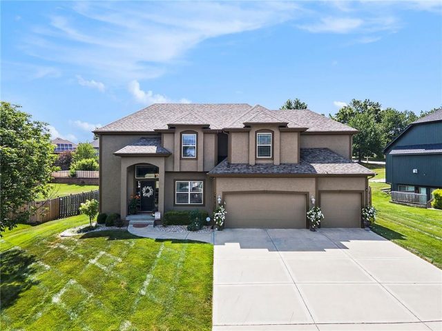 Homes for Sale in Kansas City, MO 64119 | 6131 N Elmwood Avenue