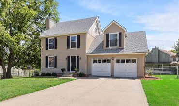 Homes for Sale in Kansas City, MO 64151 | 5521 N Mayview Avenue