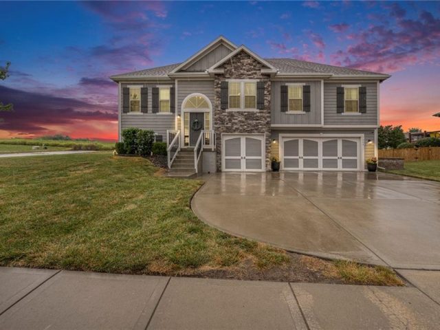 Homes for Sale in Kearney, MO 64060 | 1008 W 10th Avenue