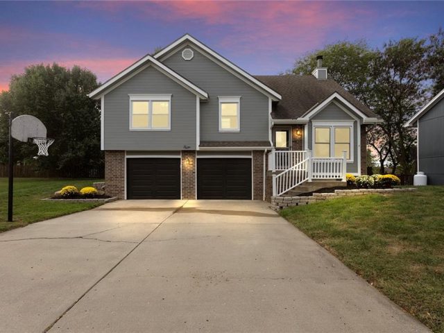 Homes for Sale in Smithville, MO 64089 | 306  Porter Drive