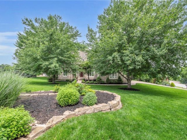 Homes for Sale in Parkville, MO 64152 | 5733 NW North pointe Terrace