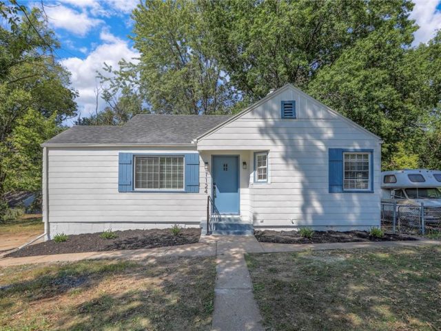 Homes for Sale in Kansas City, MO 64118 | 1124 NE Davidson Court