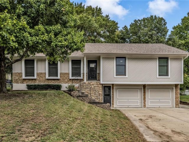 Homes for Sale in Gladstone, MO 64119 | 3712 NE 77th Street