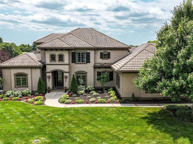 Homes for Sale in Parkville, MO 64152 | 8075  Green Glades Court