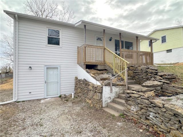 Homes for Sale in Smithville, MO 64089 | 403  Highland Avenue