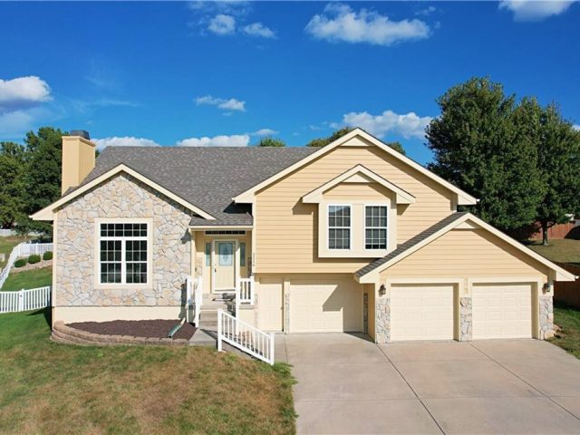 Homes for Sale in Excelsior Springs, MO 64024 | 2116  Bradford Place