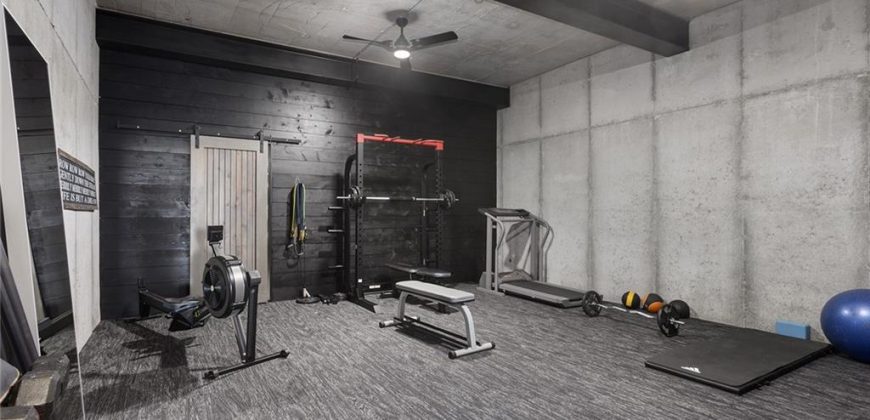 Homes for Sale in Parkville, MO 64152 | 6949  Watson’s Country Lane