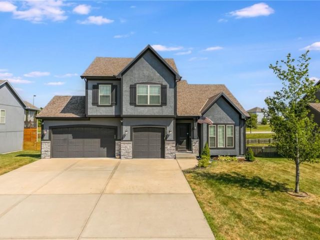 Homes for Sale in Kansas City, MO 64155 | 1314 NE 107th Terrace