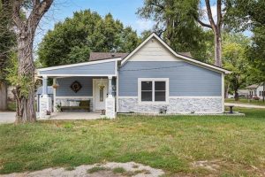 200-W-Perry-Street-mls-2572085-image-1