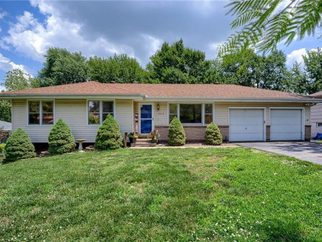 Homes for Sale in Gladstone, MO 64118 | 7515 N Wayne Avenue