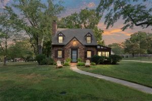 318-NW-Briarcliff-Road-mls-2574852-image-1