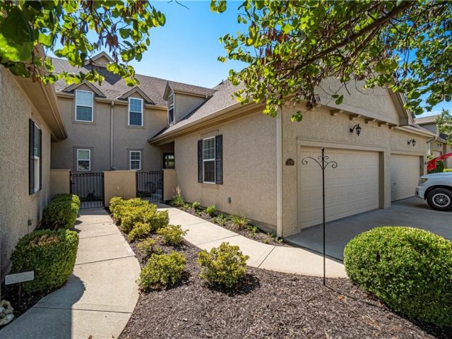 Homes for Sale in Kansas City, MO 64155 | 2219 NE 107th Terrace