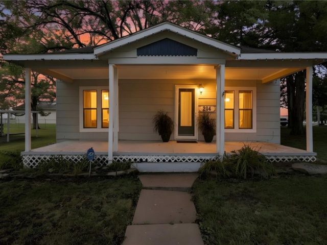 Homes for Sale in Kearney, MO 64060 | 204 N Clark Street