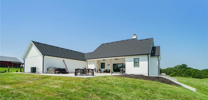 Homes for Sale in Smithville, MO 64089 | 18723  County Line Road