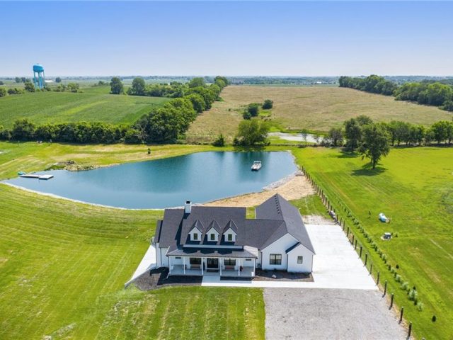 Homes for Sale in Smithville, MO 64089 | 18723  County Line Road