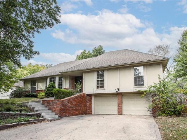 Homes for Sale in Kansas City, MO 64151 | 8142 NW Beaman Drive
