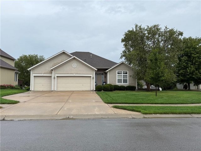 Homes for Sale in Kansas City, MO 64155 | 1106 NW 108th Court