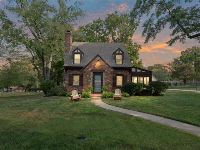 Homes for Sale in Kansas City, MO 64116 | 318 NW Briarcliff Road